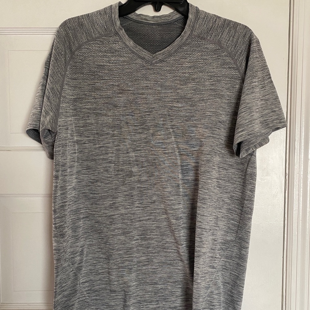 Lululemon metal vent v-neck tee